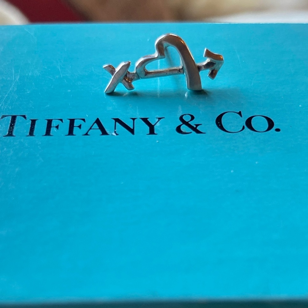 Tiffany & Co. Paloma Picasso 925 Sterling Silver Heart Arrow Kiss Earring